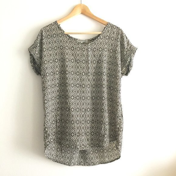 Anthropologie Tops - Anthropologie Pleione Geometric Print Blouse Top Pleated Back Short Sleeve Sz S‎